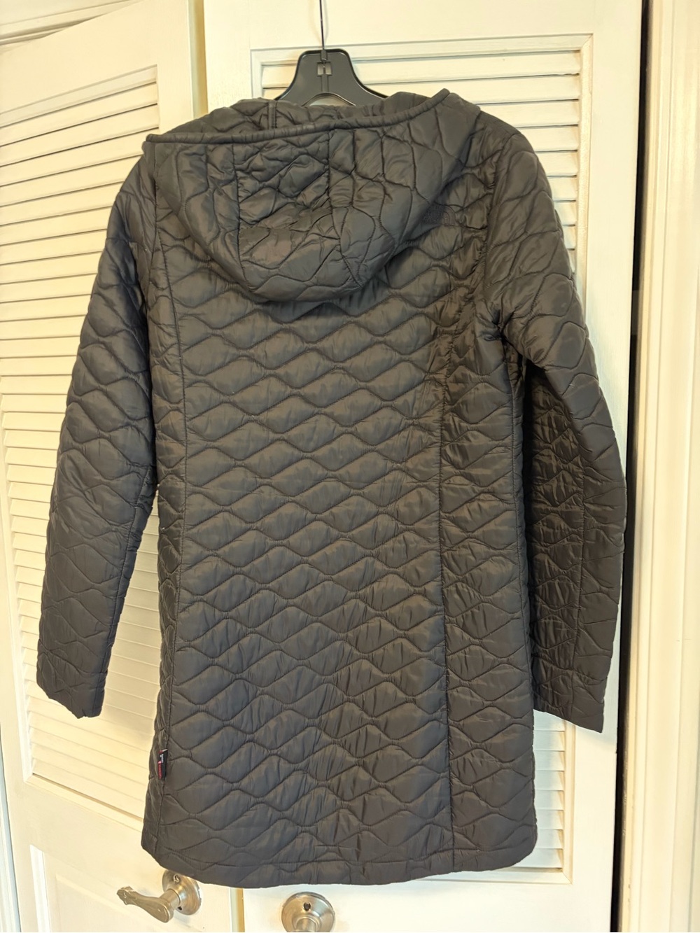 The North Face Women’s Black Quilted Hooded Puffer Coat - Picture 5 of 5